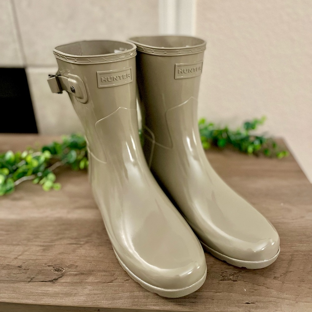 BRAND NEW - Hunter Original Short Gloss Rain Boots - Retail $160